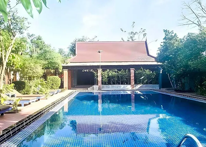 Empire Hotel 3*